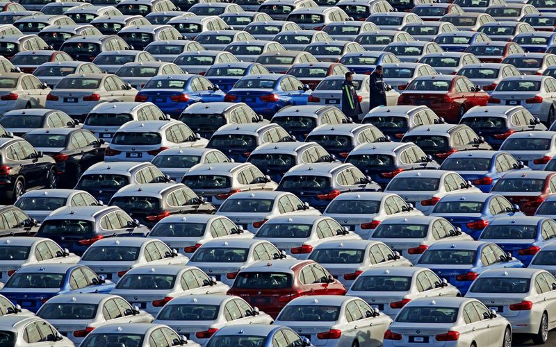BMW holds 2026 outlook despite Q1 profit slump, shares jump on margin beat