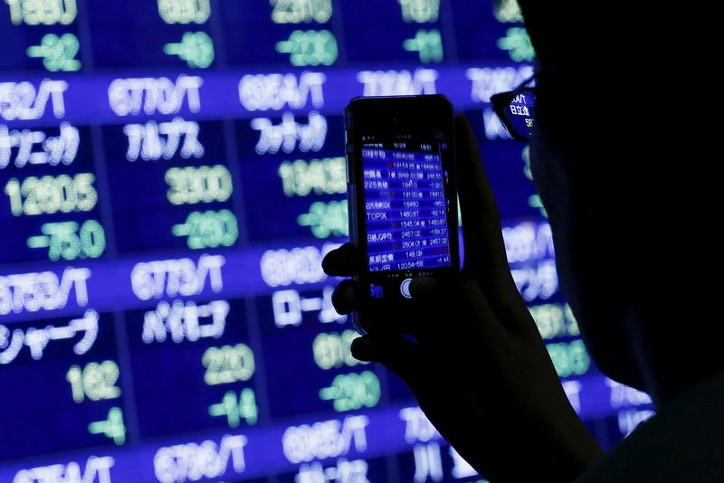 Oil climbs on Gulf clashes as AI drives stocks to weekly rise