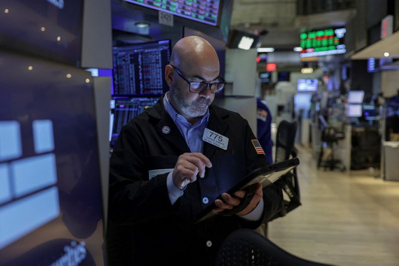 Data, Iran, US-China meeting in focus for scorching US stock market