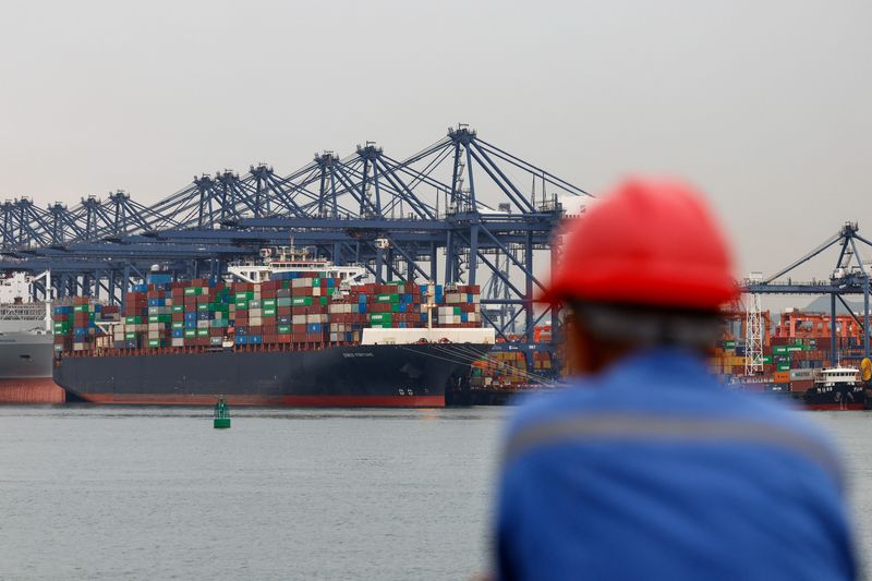 China April exports rebound strongly after sluggish March, trade surplus widens