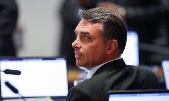 Brazil Supreme Court justice suspends bill that ordered early release of ex-president Bolsonaro