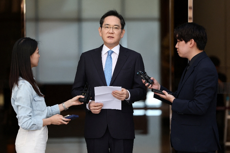 Samsung Elec, South Korea union to resume pay talks on Monday, union says