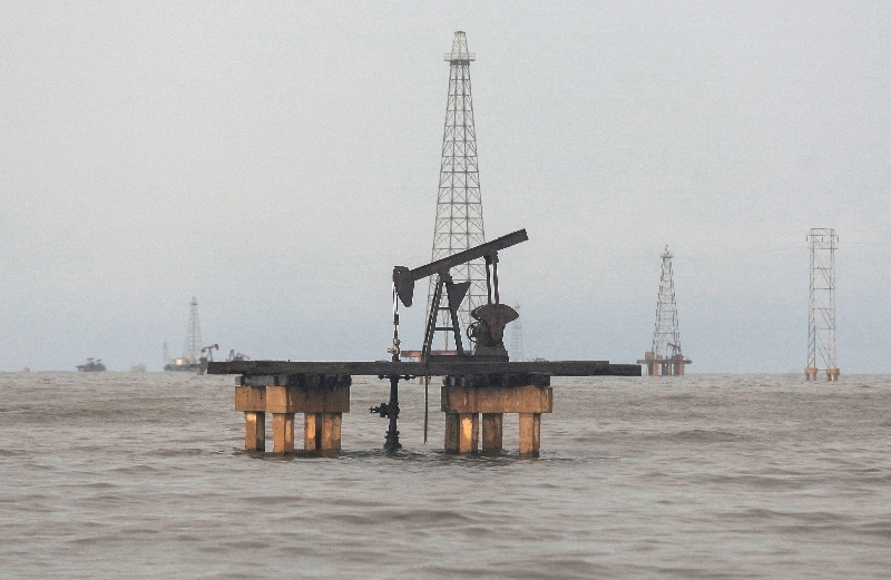 Venezuela’s draft oil law lets ministry set tax rates for each project