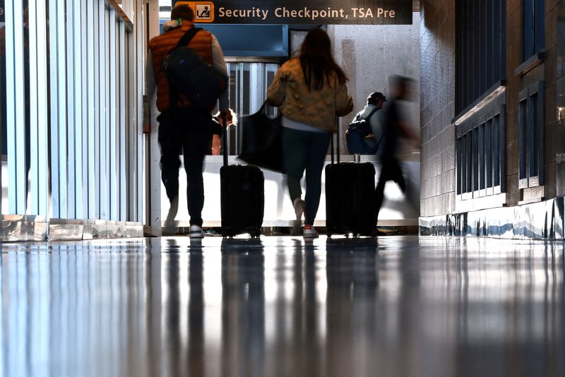 US extends Ebola travel ban to Green Card holders