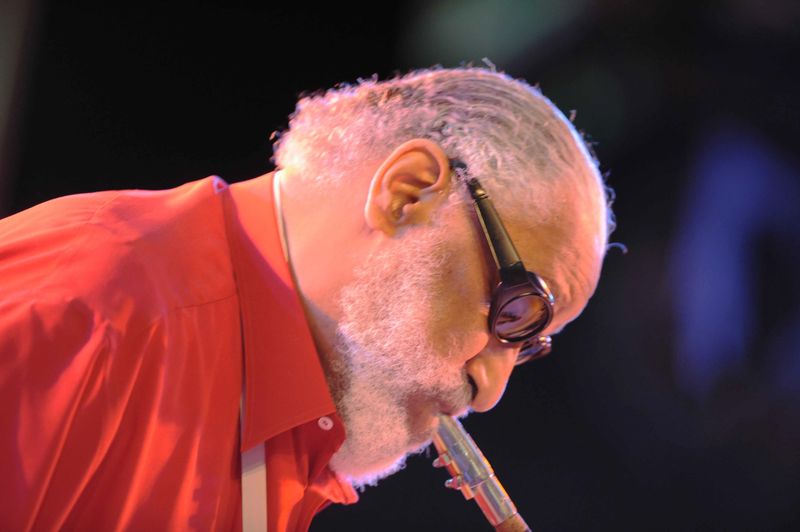 Sonny Rollins, saxophone ’colossus’ who honed his sound on a New York bridge, dies at 95