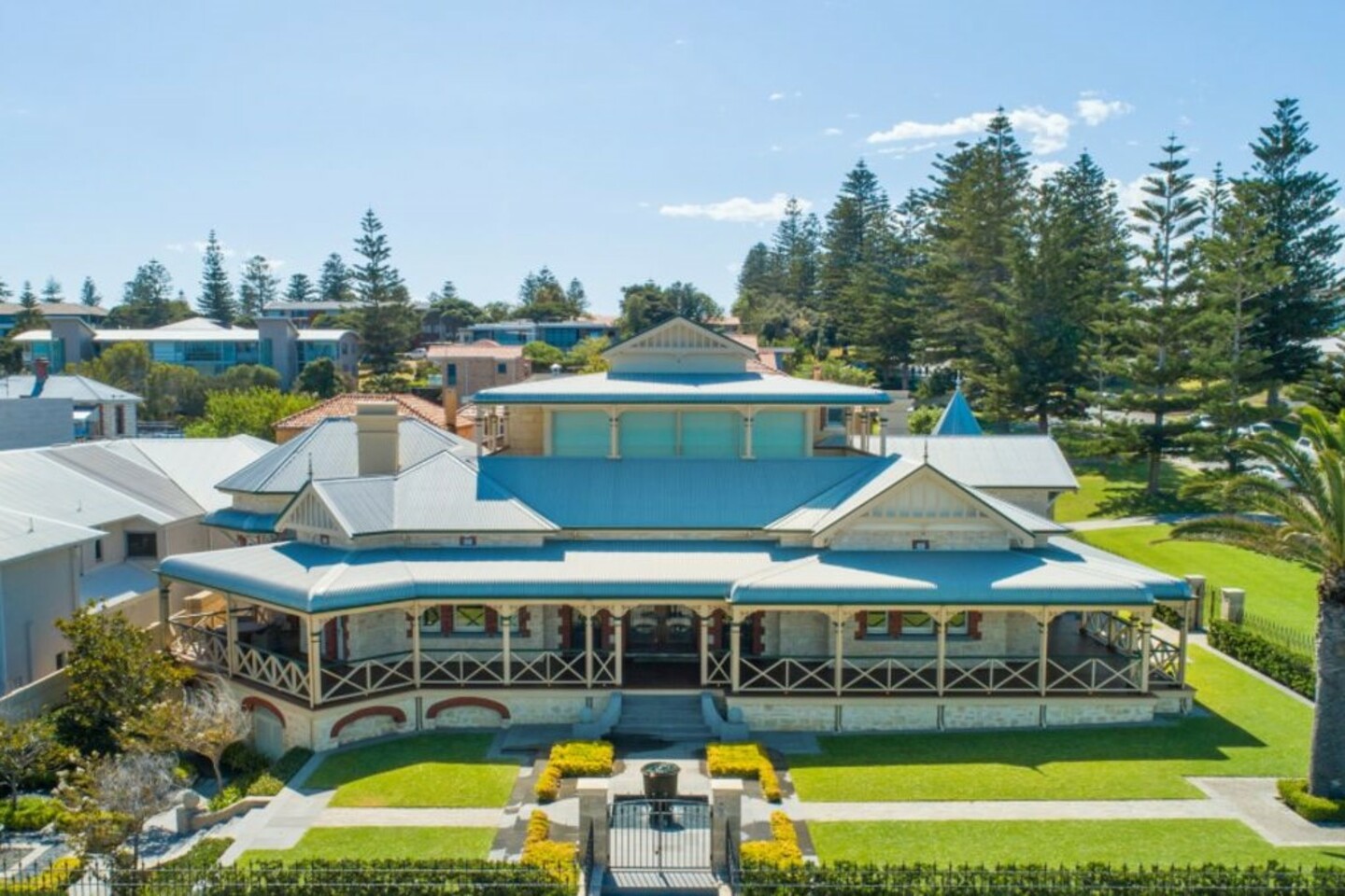 Forrest to expand Cottesloe empire