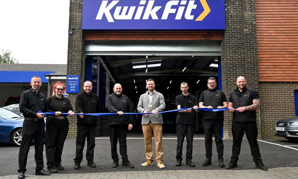 Petersfield mayor opens town’s new Kwik Fit centre