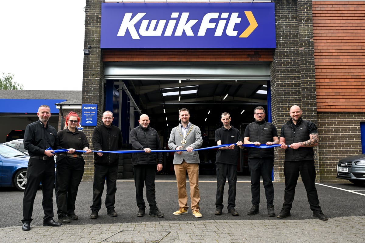 Petersfield mayor opens town’s new Kwik Fit centre
