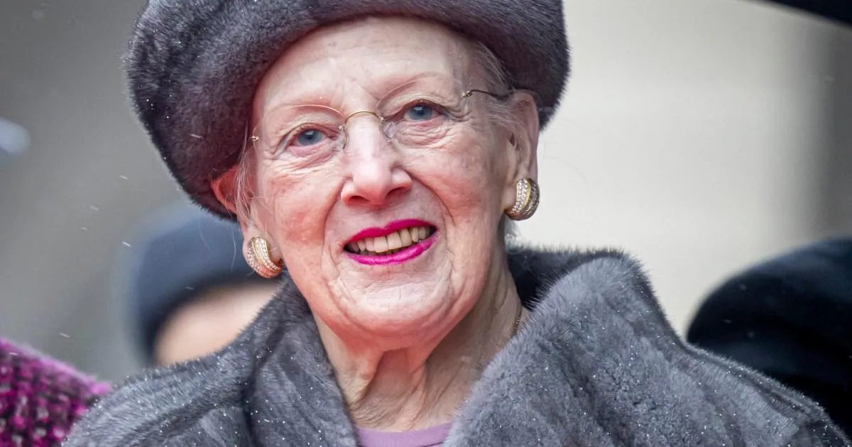 Queen rushed to hospital after suffering heart attack | News World
