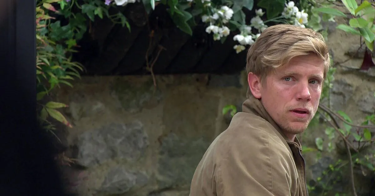 Robert fears for his life in Emmerdale as Cain closes in | Soaps