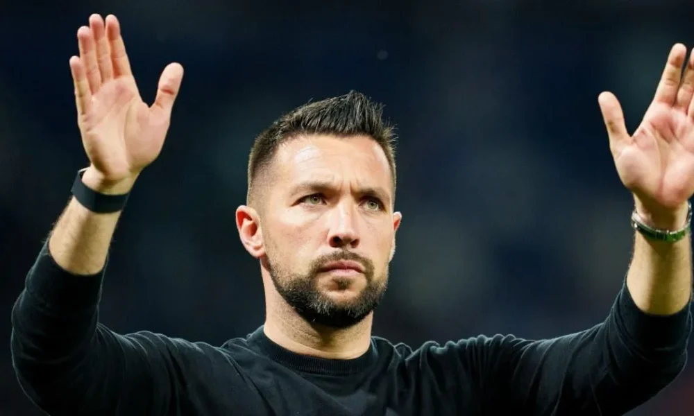 Francesco Farioli responds to Chelsea request from Porto supporter | Football