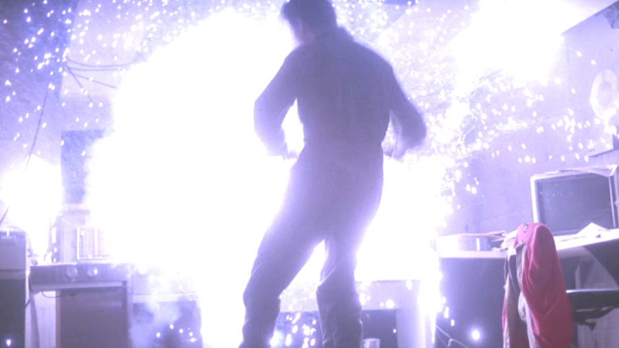 Extremely R-Rated 90s Sci-Fi Thriller Is Alien Meets Freddy Krueger