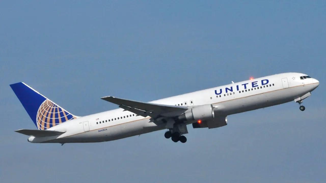 United flight turns around over Atlantic after onboard device sparks alarm