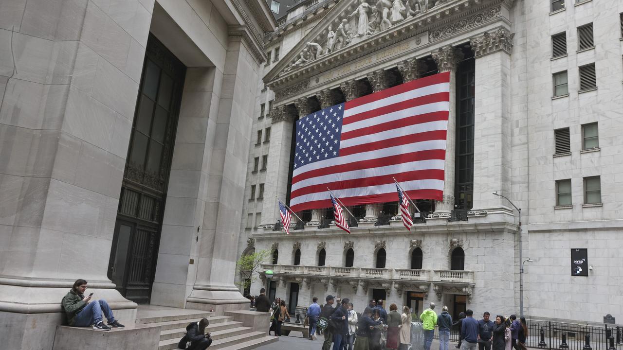 S&P 500, Nasdaq end higher, notch weekly gains