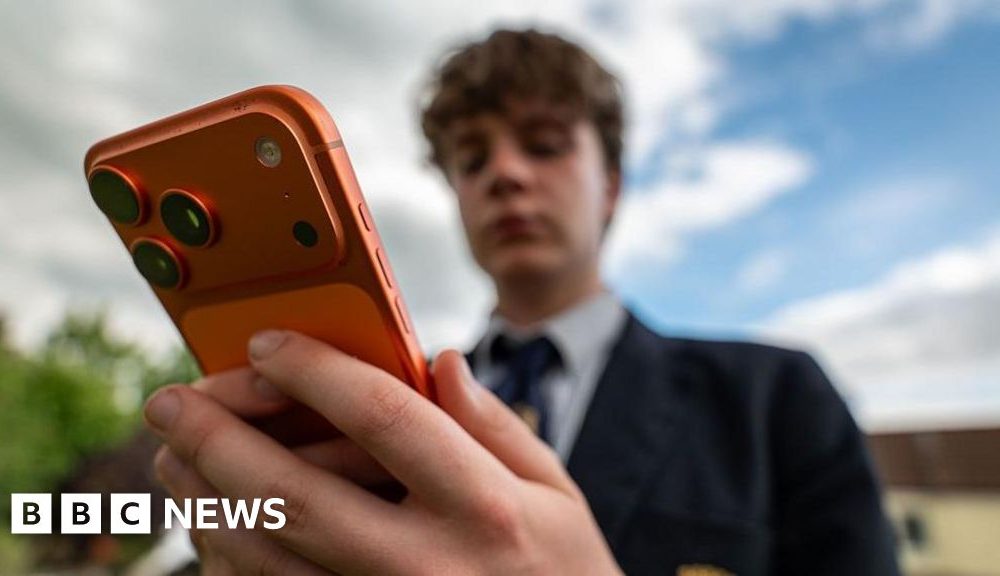 Government vows to act as under-16s social media ban consultation ends