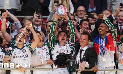 Sunderland lift the Championship play-off final trophy in 2025