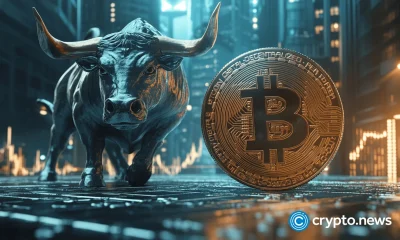 Bitcoin stays bullish above 21-MA as altcoins flash danger signs