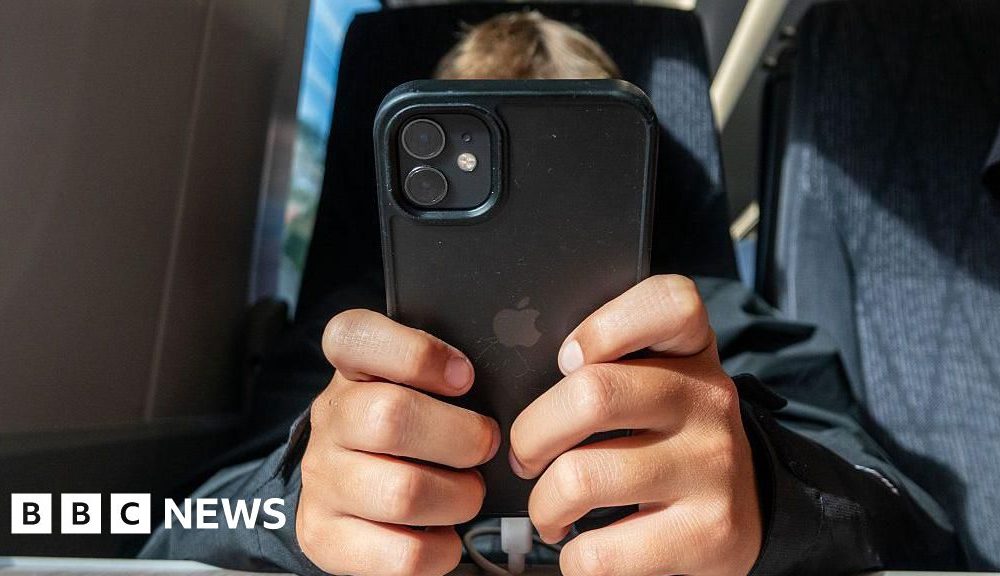 Better WiFi for hundreds of trains under government plans