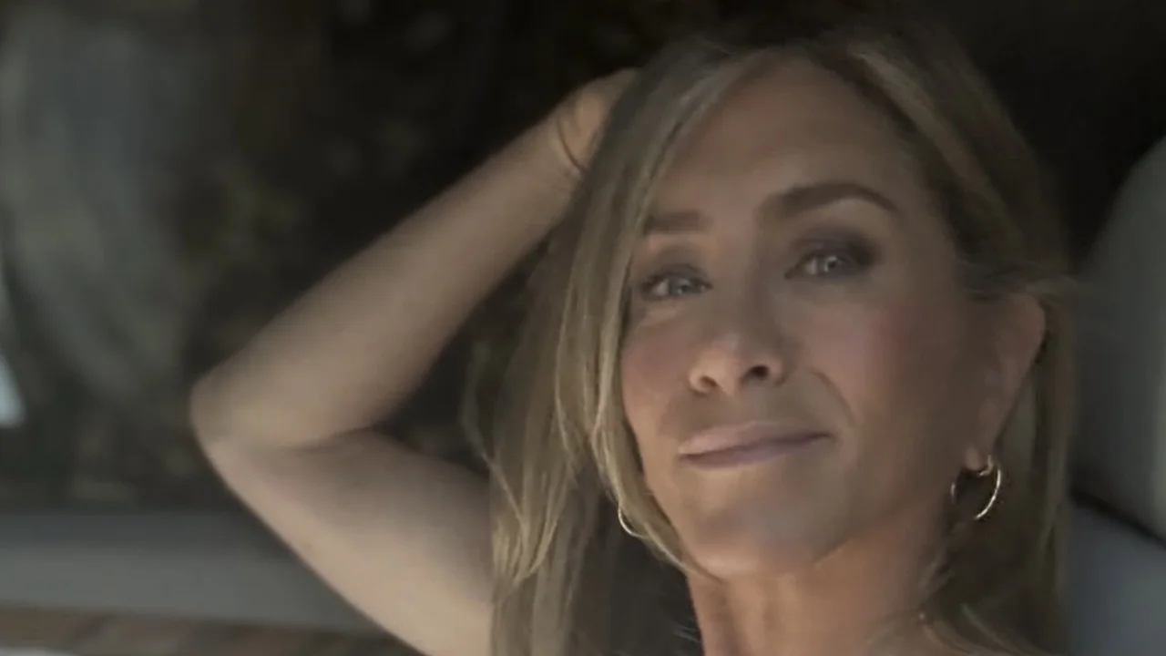 Jennifer Aniston Says Her Signature California Glow 'Didn't Just Fall Off a Truck' — Here’s How She Masters It