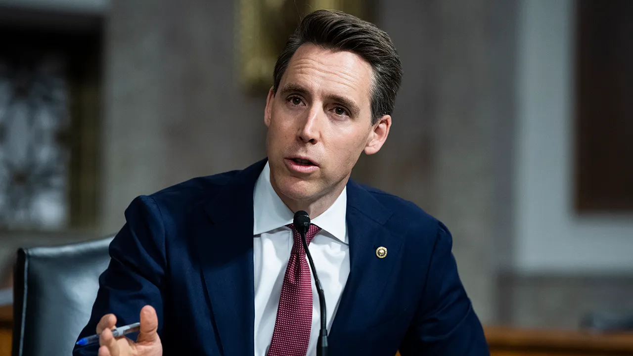 Hawley introduces bill to suspend gas tax amid Iran price hike