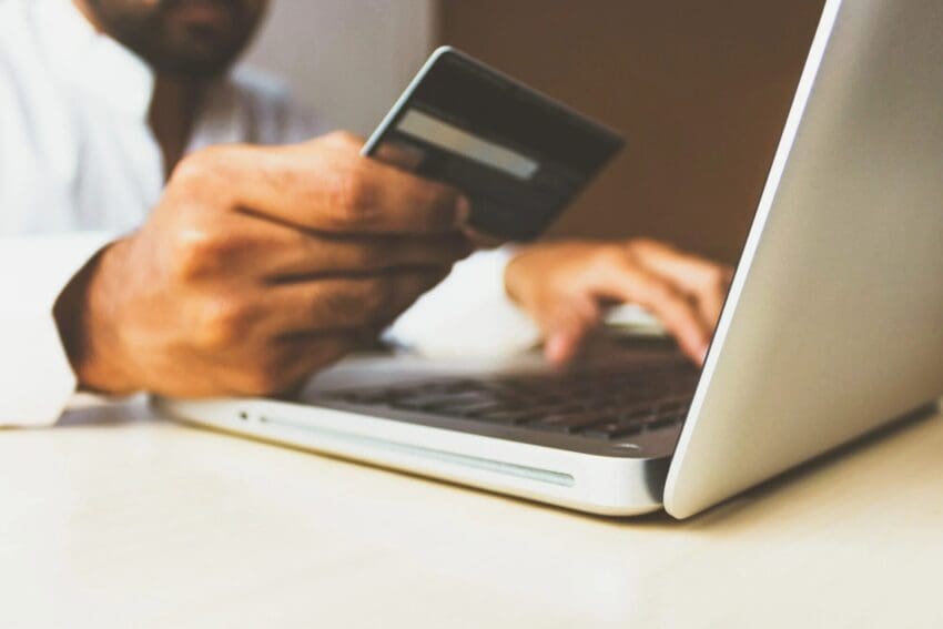 Why Small Businesses Are Now Ditching Their Bank's Card Machine