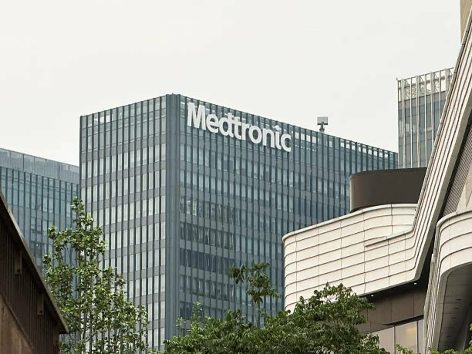 Medtronic's Fair Value Falls Between Caution And Optimism