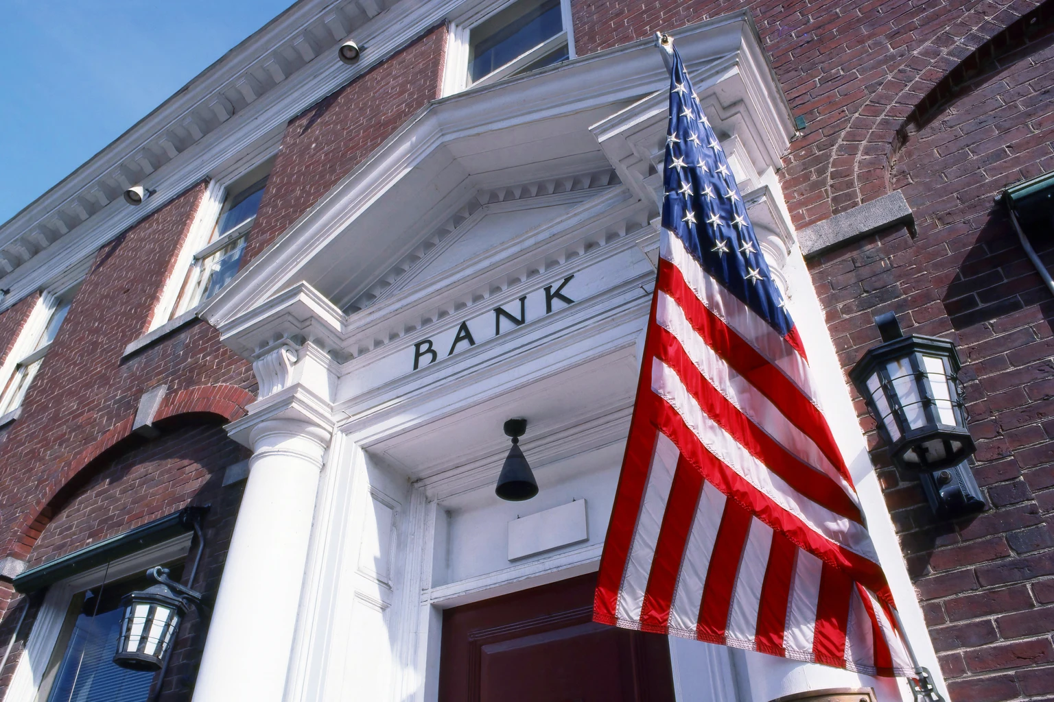U.S. Bank Stocks Follow The Broader Market Higher In April
