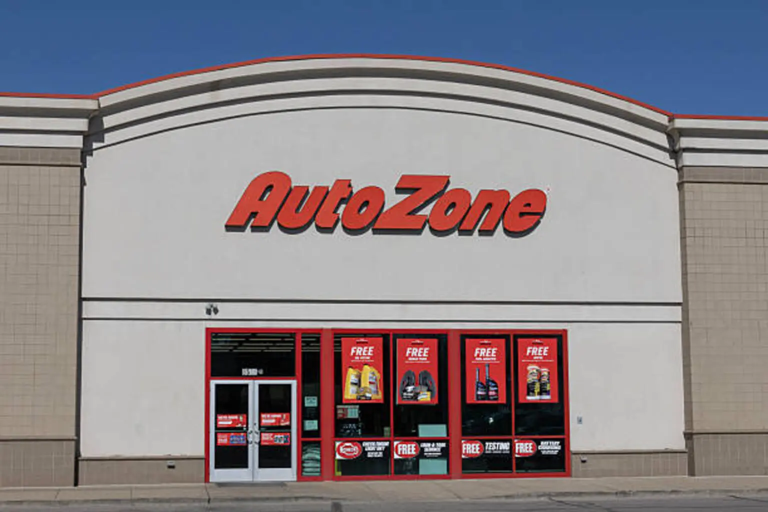 AutoZone's Plunge Doesn't Mean To Rush In To Buy