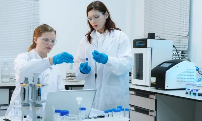 Scientist mixing chemical liquids in the chemistry lab. Researcher working in the chemical laboratory.