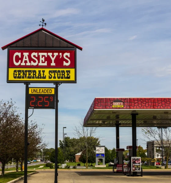 Casey's General Stores Stock: Growth At An Unreasonable Price (NASDAQ:CASY)