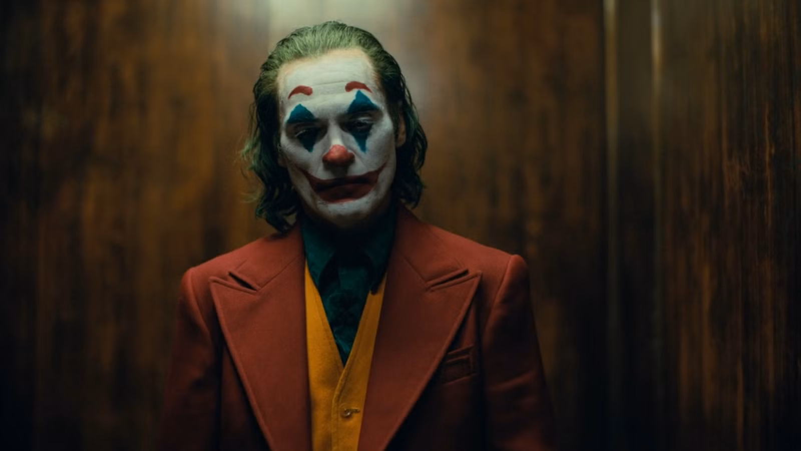 Arthur Fleck, played by Joaquin Phoenix, wears full clown make-up in an elevator in 2019's 'Joker'.