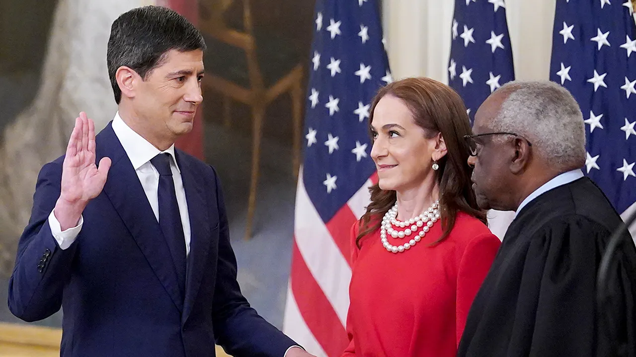 Kevin Warsh sworn in as Fed chair at White House