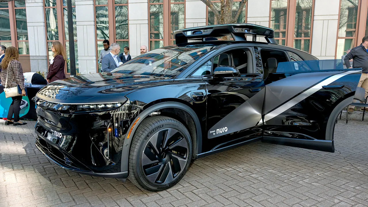 Hertz, Uber partner to build robotaxi fleets in major mobility push