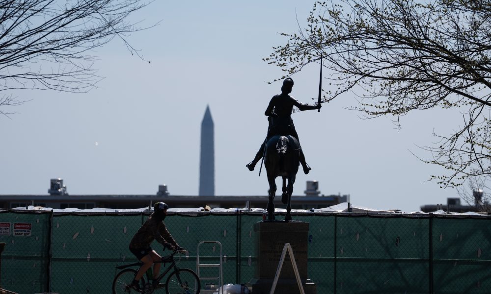 The D.C. mayor race’s ‘delicate dance’
