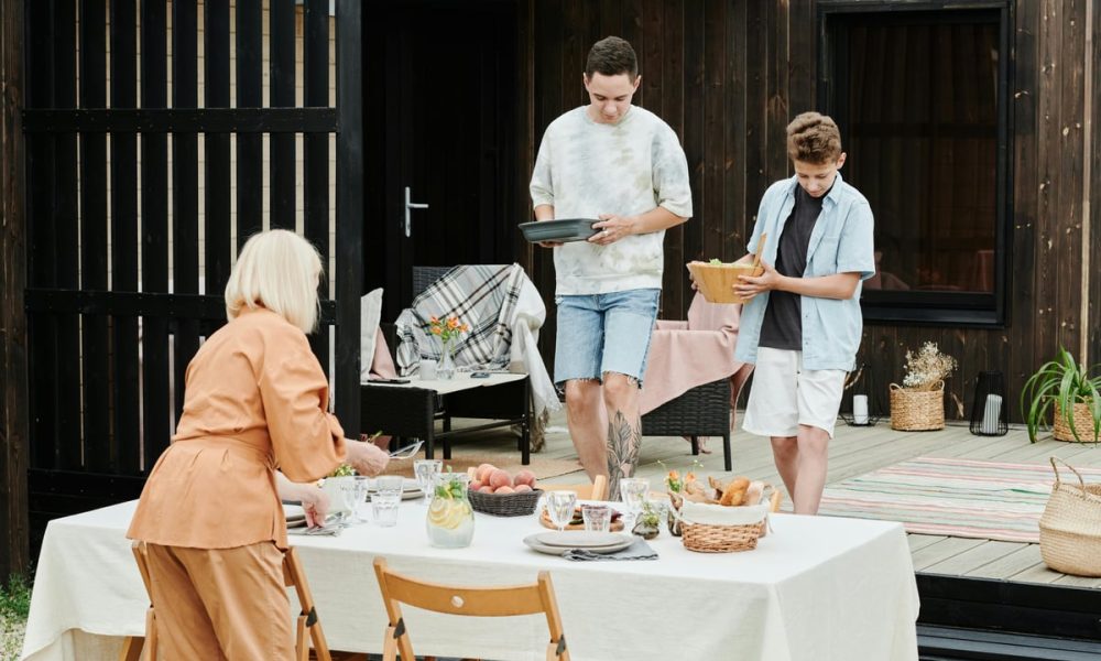Many of us feel unprepared to host in our gardens - Here's 7 expert hosting hacks