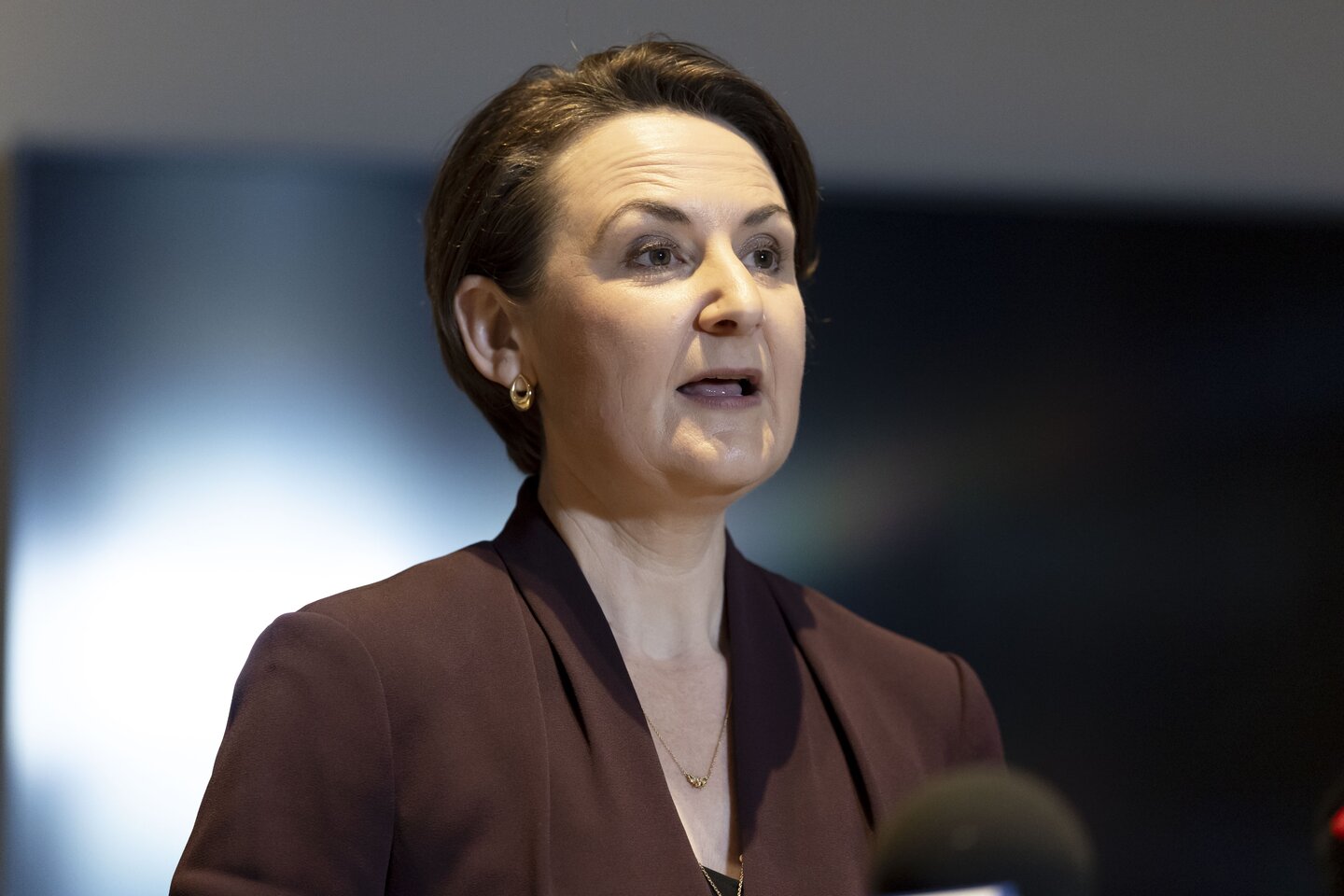 Sanderson backs Synergy chair amid review