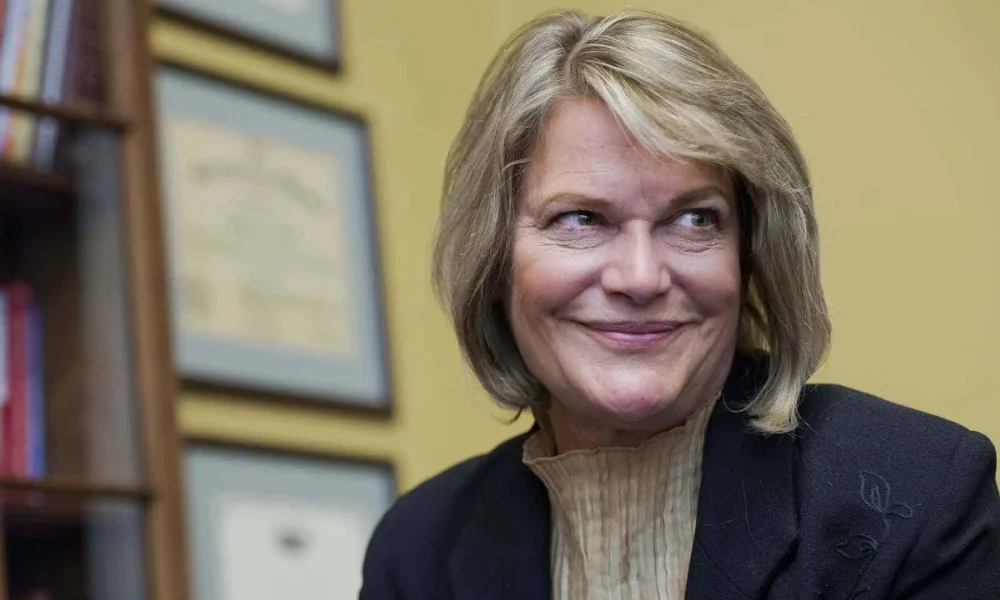 Portrait of Senator Cynthia Lummis smiling in her office.