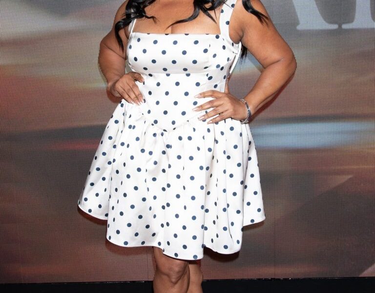 Sherri Shepherd standing