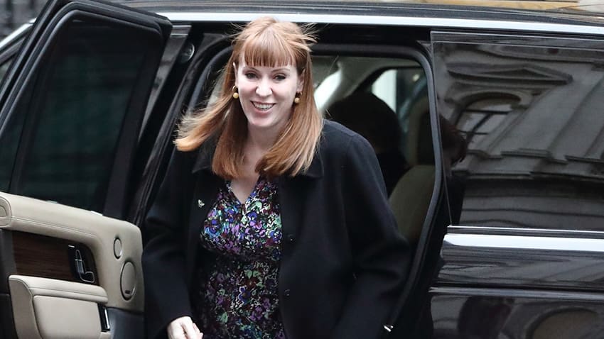 Rayner Urges Starmer to Ban Social Media for Under-16s