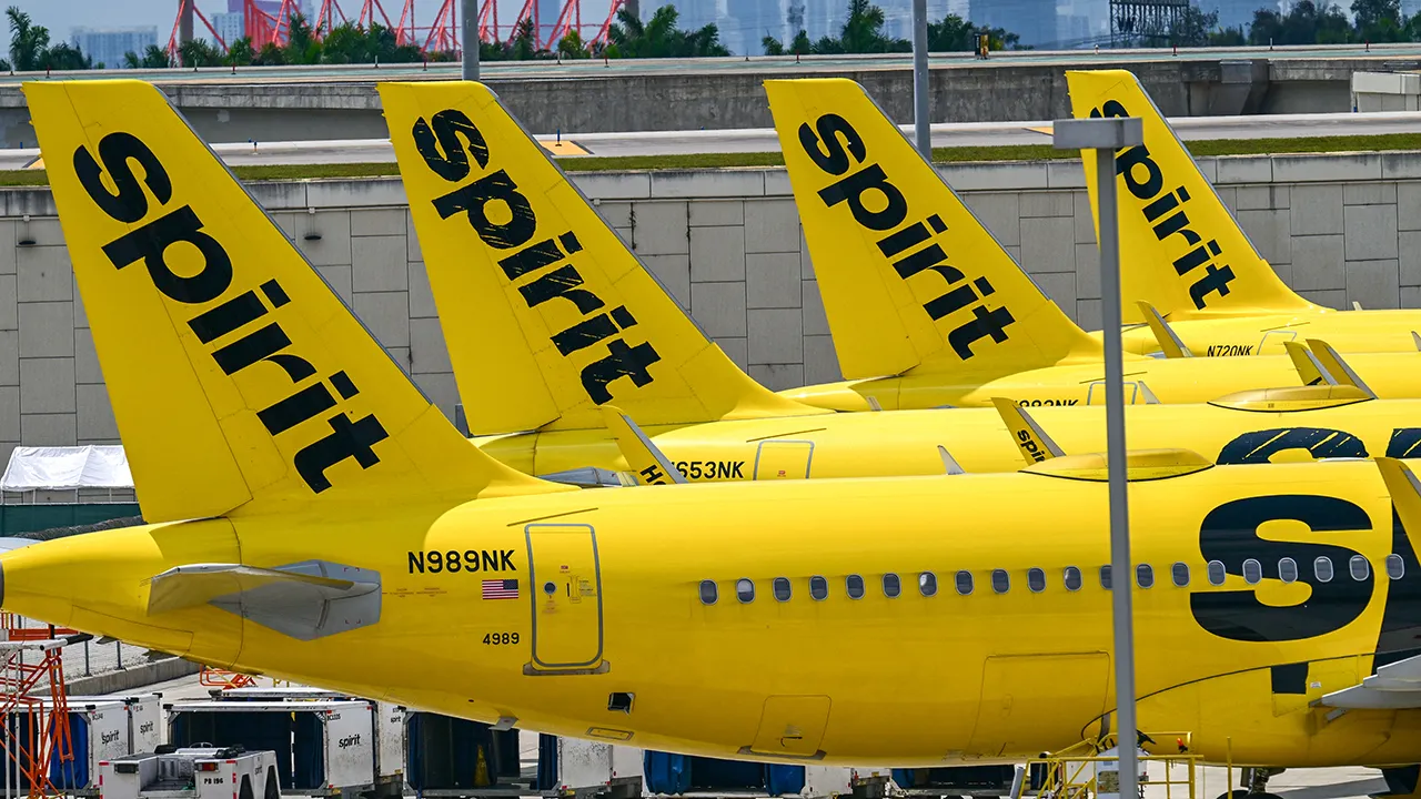 Southwest honors Spirit Airlines captain after retirement flight canceled
