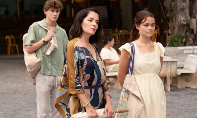 Sam Nivola, Parker Posey and Catherine Hook in The White Lotus season 3