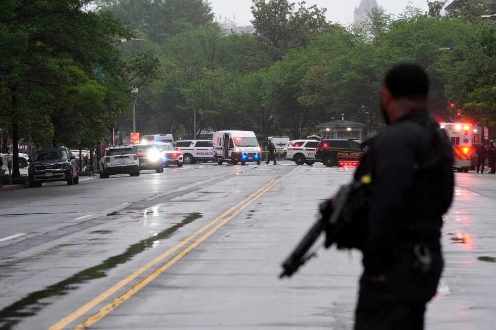 Secret Service shoots person near White House