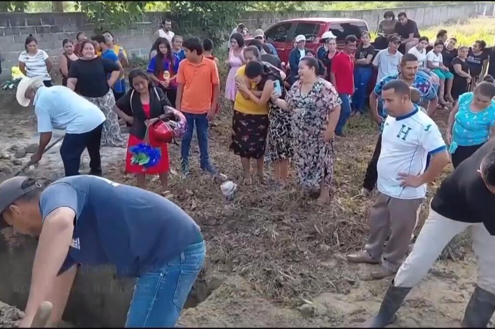 Assailants open fire in separate attacks on the Honduran coast, killing at least 25 people