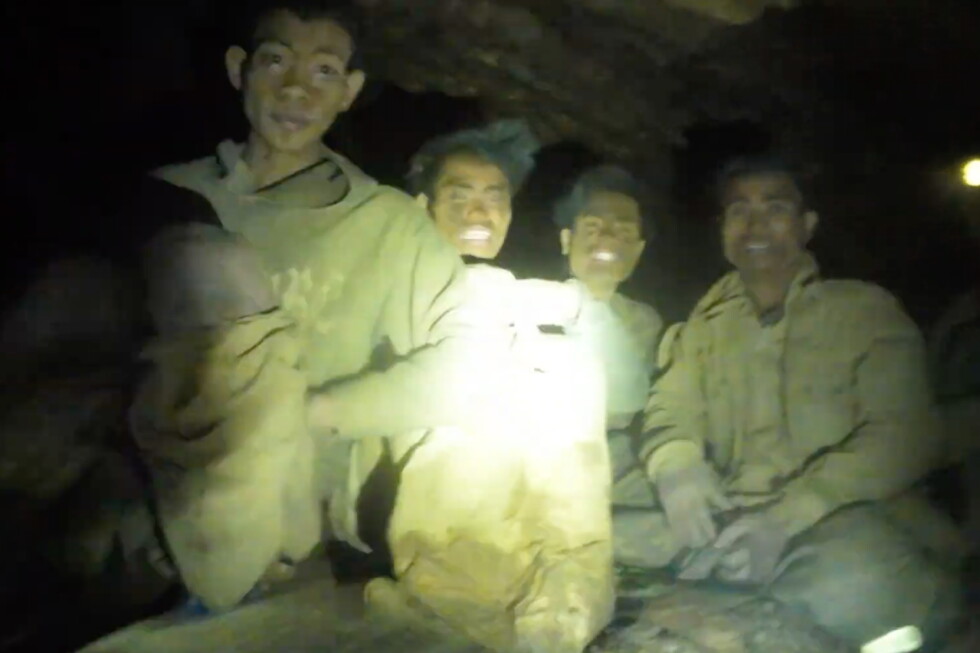 Laos rescuers work to drain flooded cave to free villagers