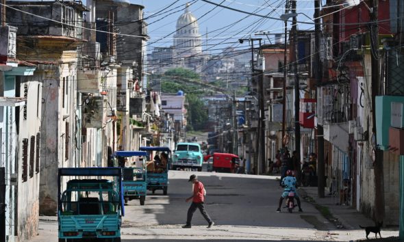 US commander meets with Cuban military officials