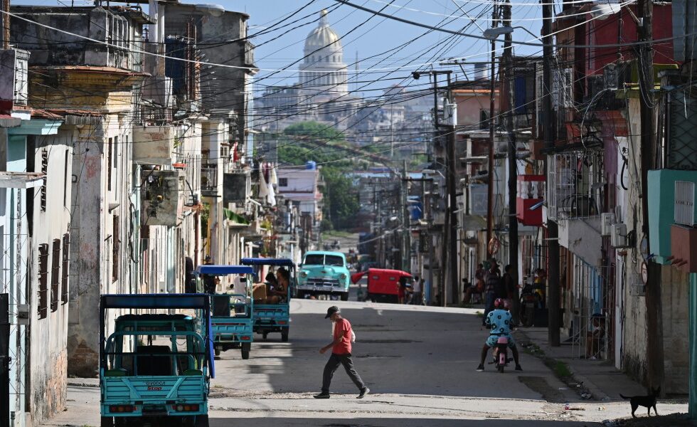 US commander meets with Cuban military officials