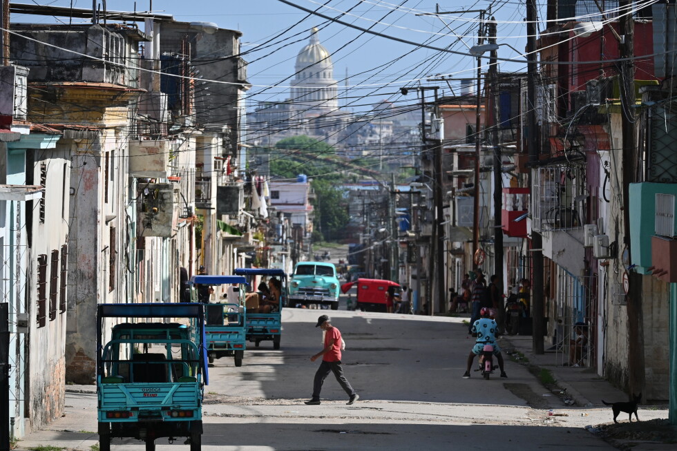 US commander meets with Cuban military officials