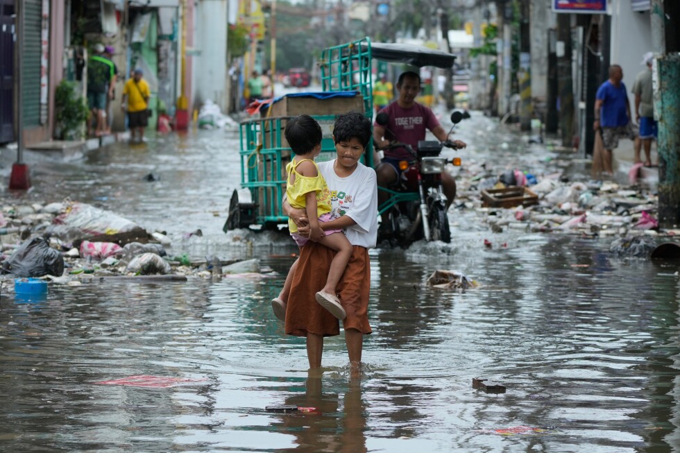 El Nino dampens Atlantic hurricane risk, but increases it in Pacific