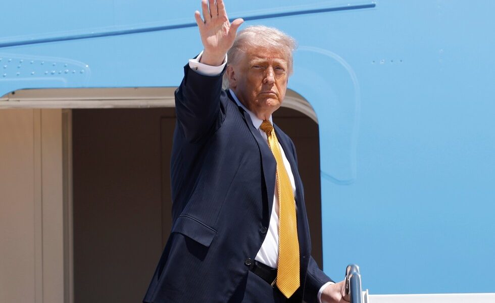Trump set to arrive in Beijing for talks with Xi
