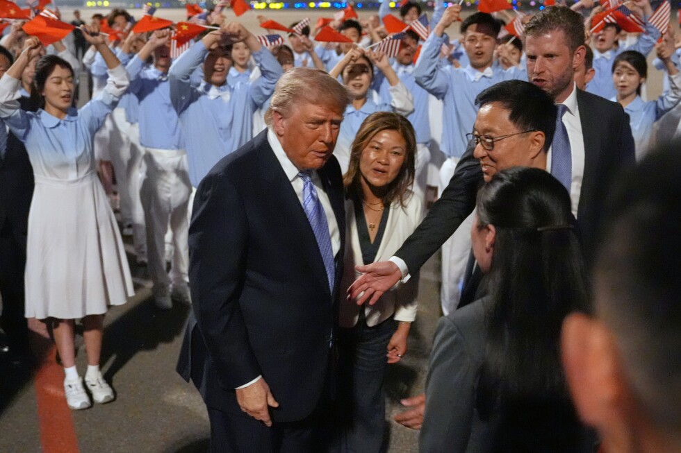 Trump feted as he spends hours with Xi during China trip